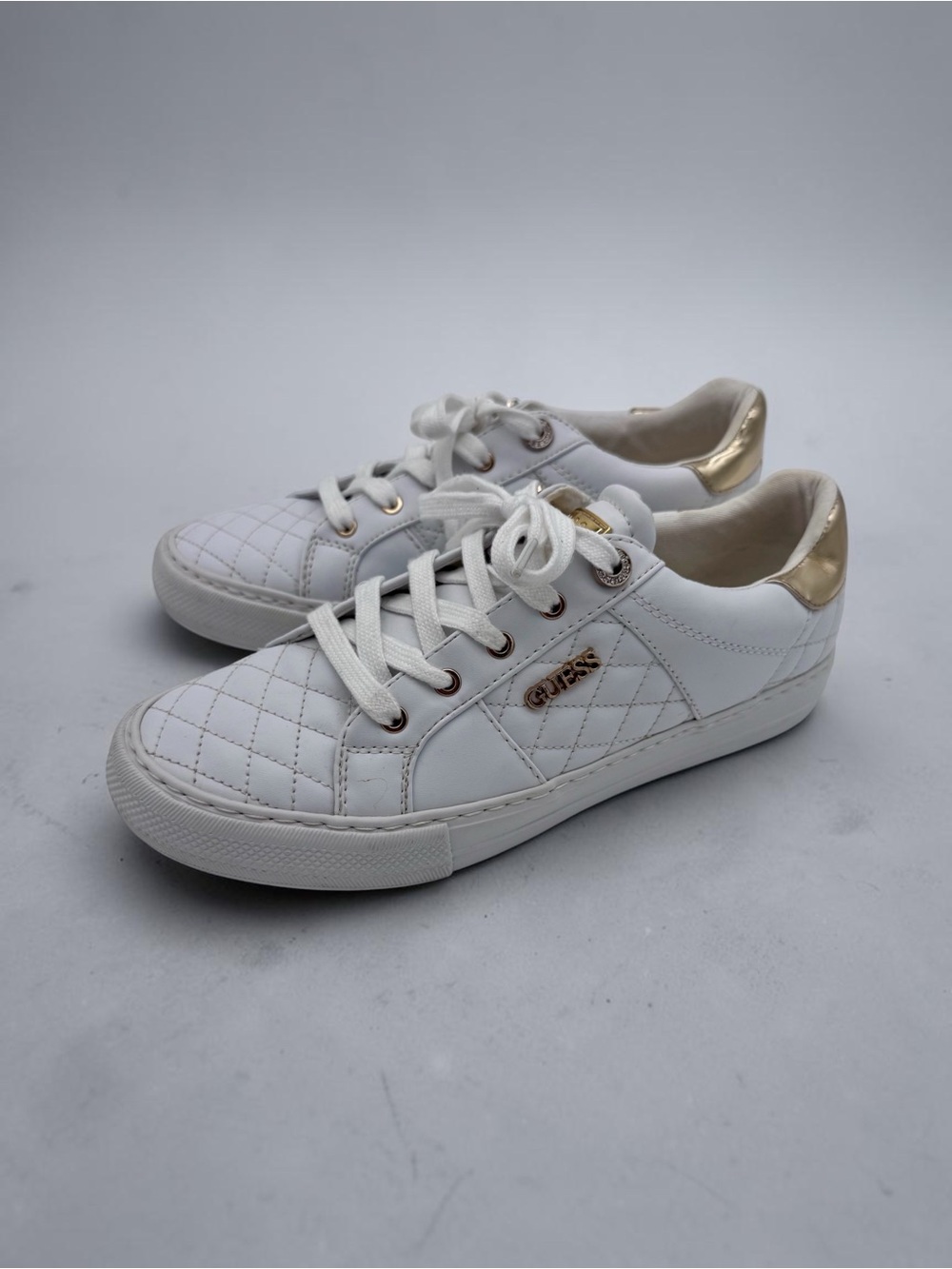 GUESS Loven Quilted White Gold Low Top Sneakers Size 10